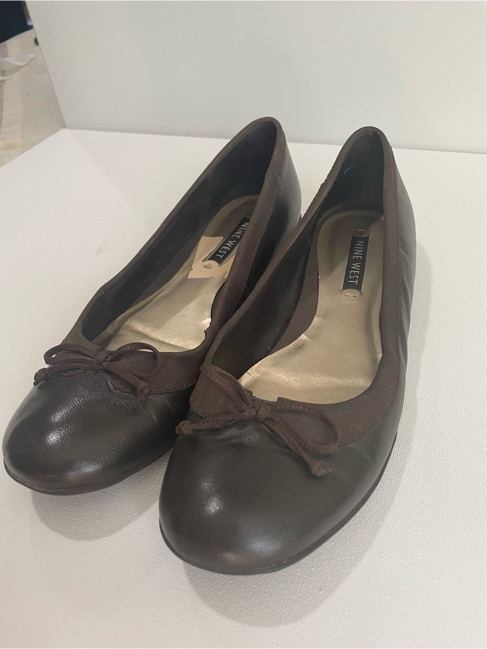Nine West brown women’s ballet flat shoes with bow, size 8-8.5